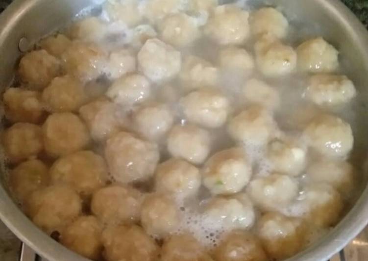 bahan dan cara membuat Bakso ayam no ribet