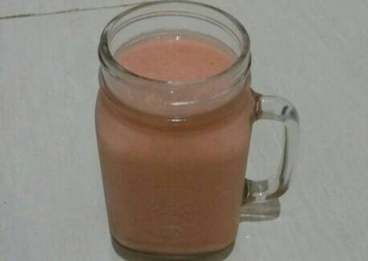 gambar untuk cara membuat Jus strawberry apel yakult