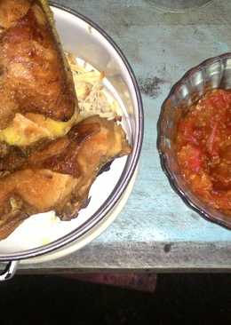 Ayam goreng + sambel tomat pedes manis