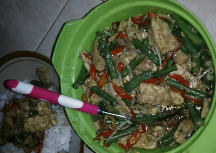 gambar untuk cara membuat Tumis kacang panjang toge dan tempe