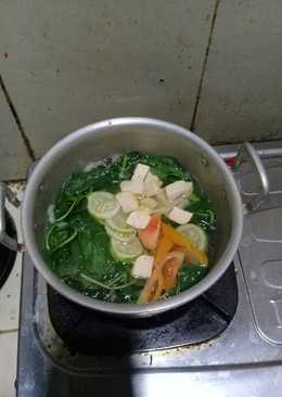 Sayur bening (bayam, timun, tahu)