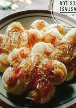 Roti sosis (sausage flower bread)