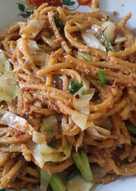 Mie gomak bumbu kacang