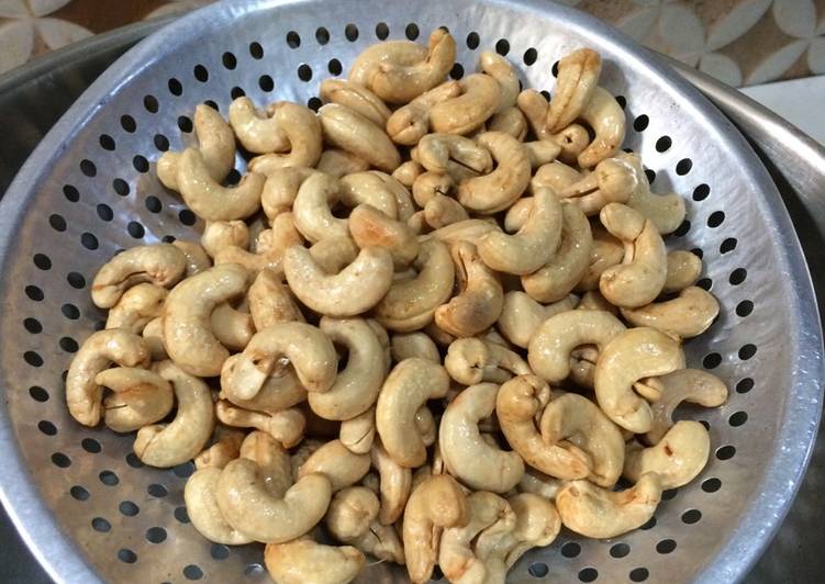 bahan dan cara membuat Kacang Mede Goreng Gurih