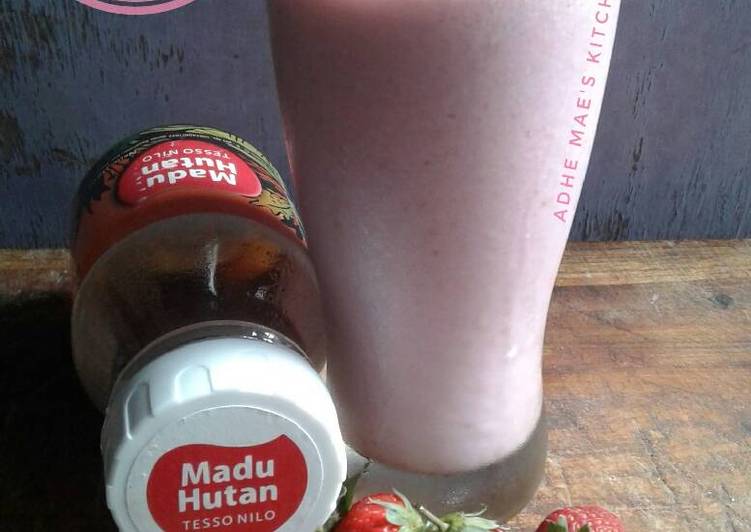 resep lengkap untuk Vegan Strawbery Milkshake #BulanPeduliKankerPayudara