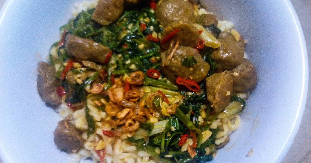 Resep Mie  Kangkung Bakso Pedas  Simpel oleh Kiki Tan 