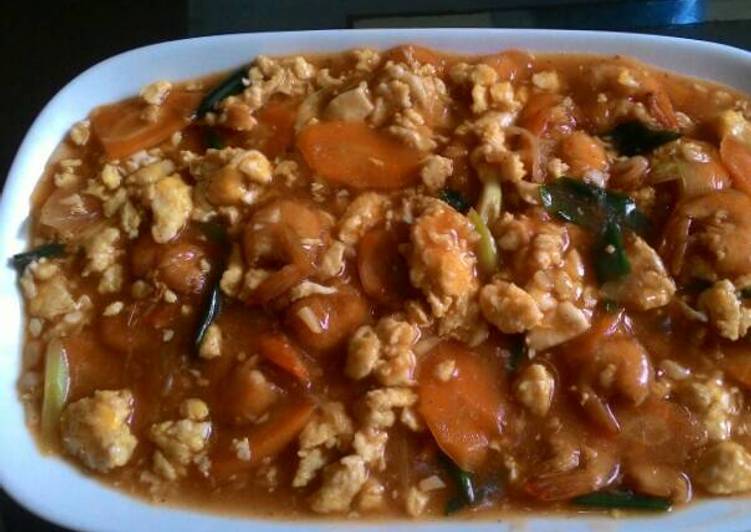 cara membuat Udang saus tiram dengan telur orak arik dan wortel