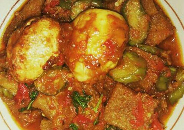 cara membuat Sambel terong krecek telur????