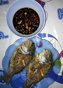 Ikan nila goreng cocol kecap asin rawit