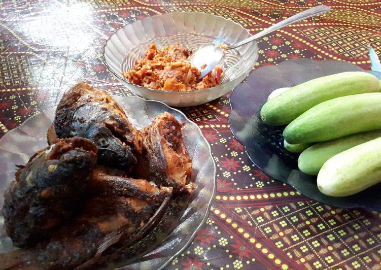 Resep Ikan  mas  sambel goreng  seuhahhh oleh Sefty Cookpad