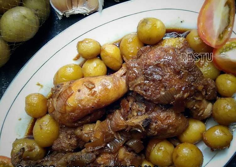 resep lengkap untuk Semur Ayam Kentang