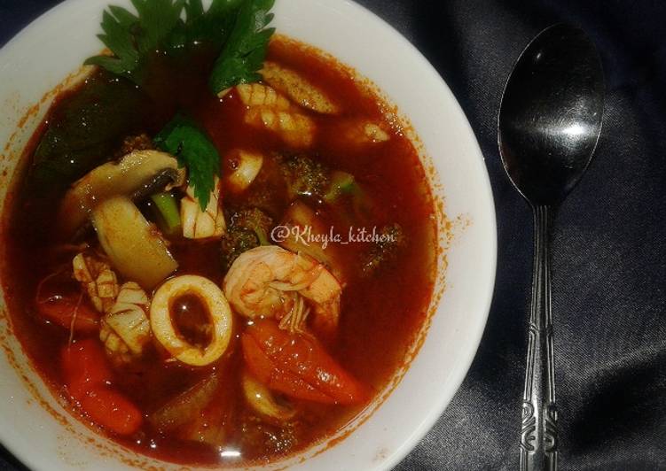 gambar untuk resep makanan Tom Yum bumbu instan ??