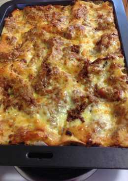 Family-favorite Lasagna with Bolognese & Cheese Sauce