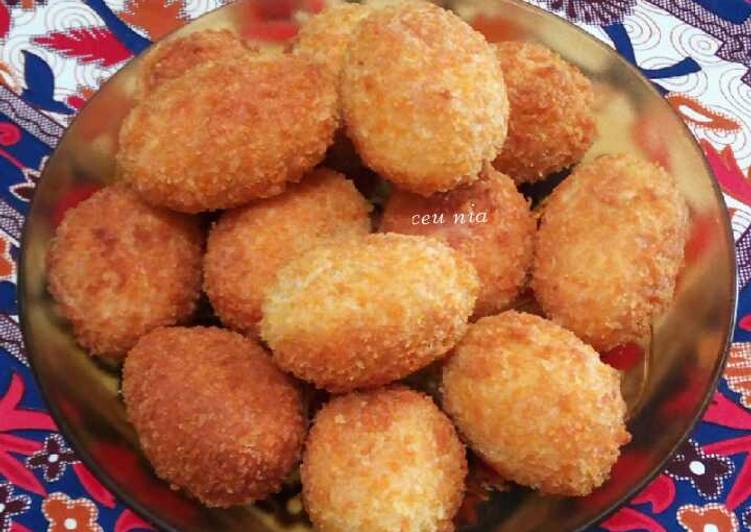 11. Roti Goreng isi wortel+kentang