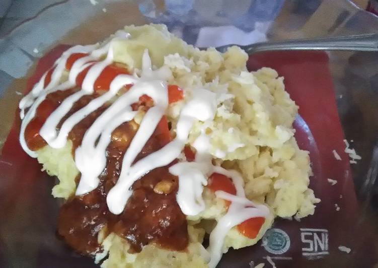 cara membuat Scramble Egg with Mashed Potatoe and Barbeque Sauce