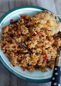 Nasi goreng ikan asin pedas