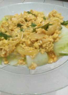 Sawi rebus siram telur (sehat + enak)