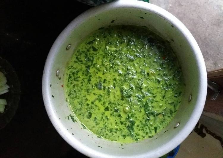 resep lengkap untuk Gulai Daun Ubi Tumbuk