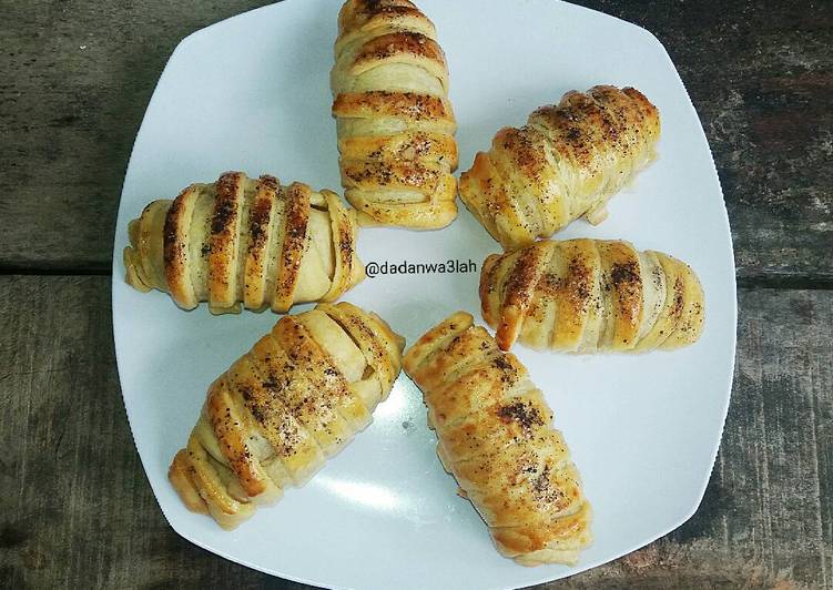 bahan dan cara membuat Sosis Gulung Pastry