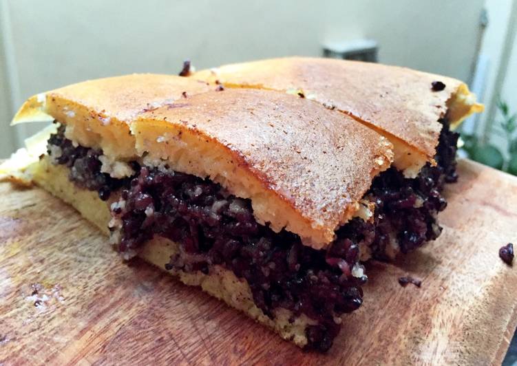 gambar untuk resep Martabak Manis Ketan Hitam