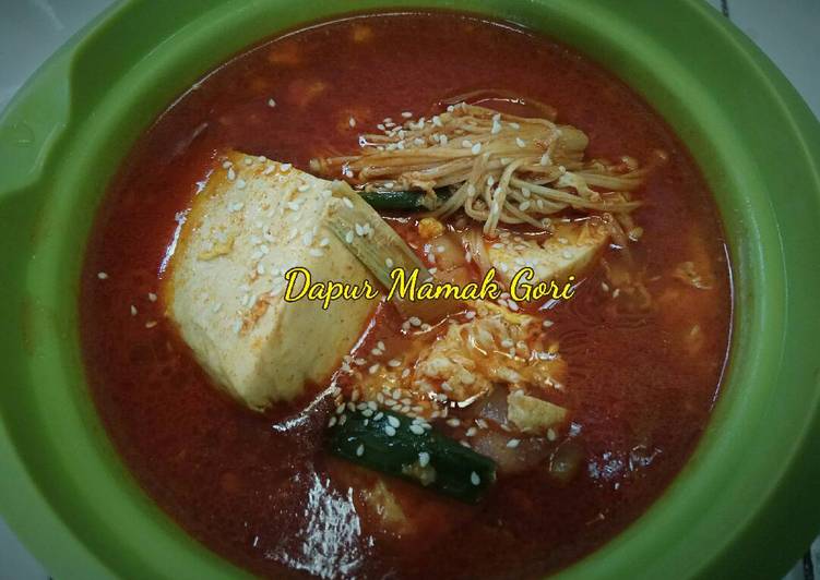 bahan dan cara membuat Sun Do Boo Jjigae/ Korean Spicy Tofu Stew