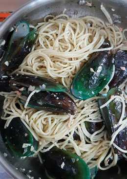 Spaghetti Aglio Olio Dengan Kerang hijau