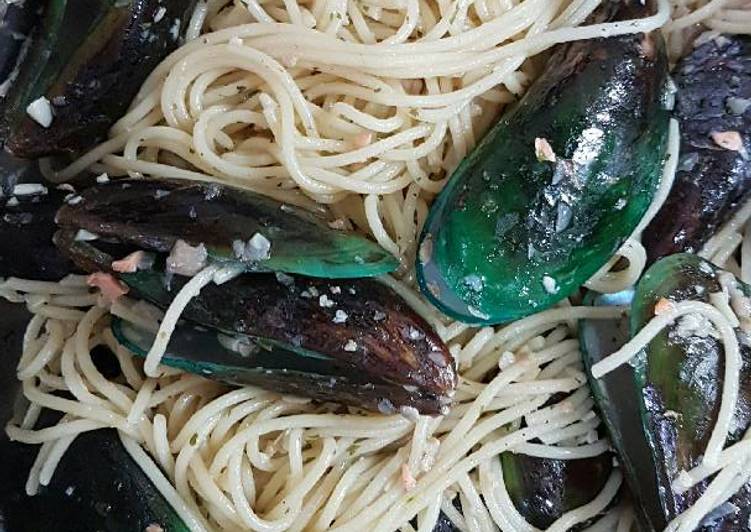 gambar untuk cara membuat Spaghetti Aglio Olio Dengan Kerang hijau