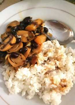 Oseng-oseng Jakaru (Jamur, kacang hitam, rumput laut)