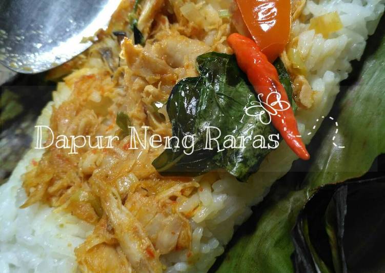 resep makanan Nasi Bakar Ayam Suwir Pedas