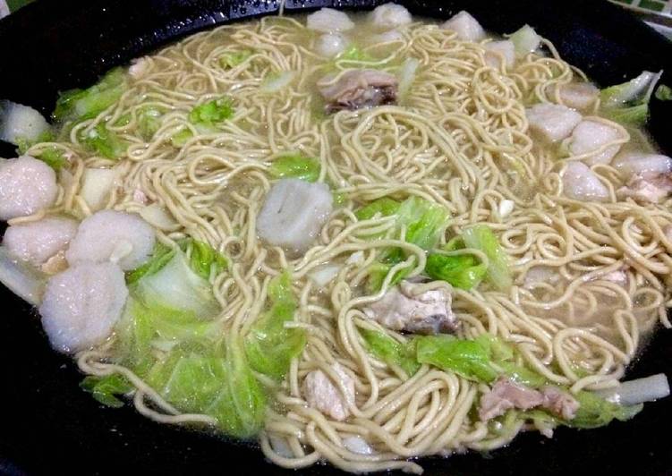 bahan dan cara membuat Mie Kuah Bakso Ikan Tenggiri