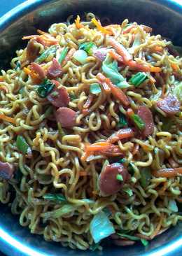 Mie goreng sosis dengan sayuran(simpel abis)
