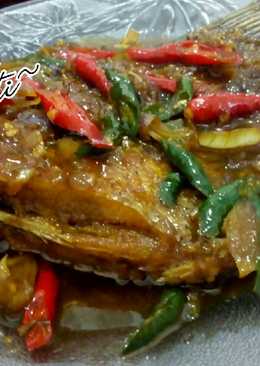 2. Gurame goreng saus tiram