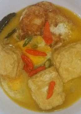 13. Telur Ceplok Kuah Santan Pedas