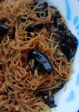 Bihun Goreng Pedas with Jamur Kuping