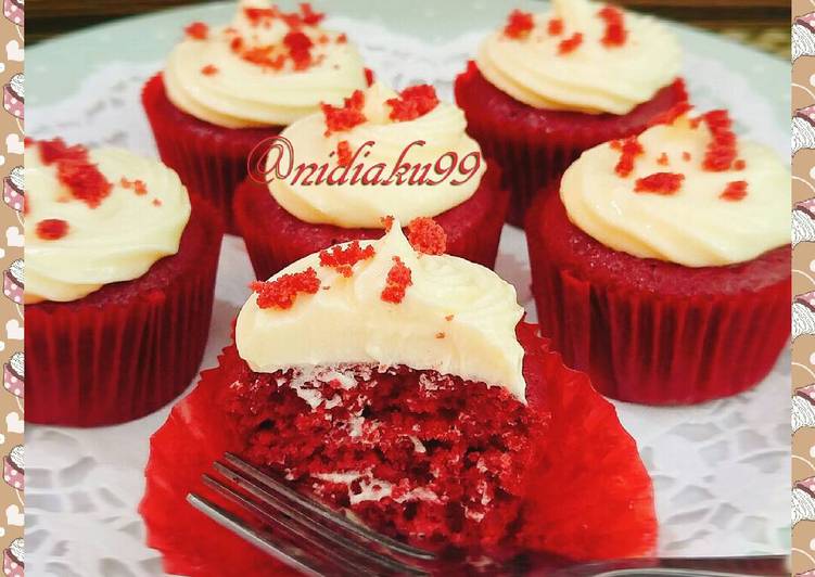 Resep Red Velvet Cupcake with creamcheese frosting