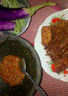 Ayam+Tempe Goreng Bumbu Lengkuas