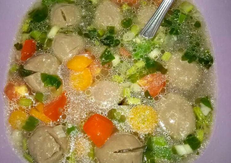 gambar untuk resep Sup bakso sayur simpel