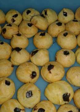 Soes Kering Isi Coklat