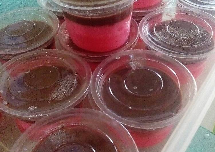 resep makanan Puding rasa stroberry vla coklat