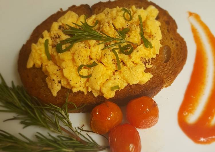 resep Scrambel Egg With Toast