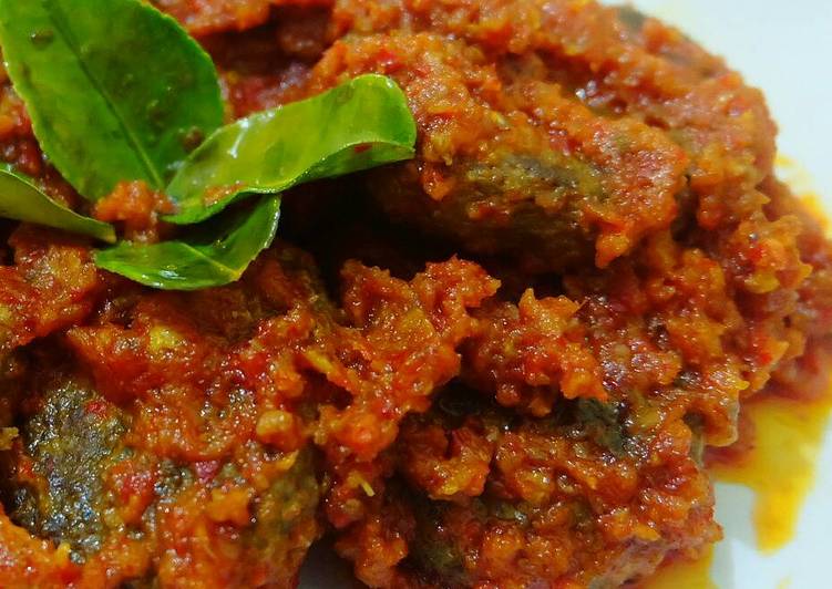 resep lengkap untuk Spicy Beef Burger (Balado)