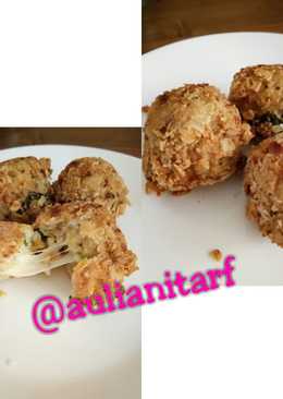 Bola nasi mozzarella dengan krispy almond oat