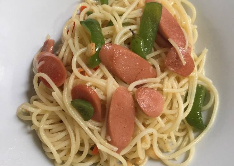 resep makanan Spagetti sausage aglio olio