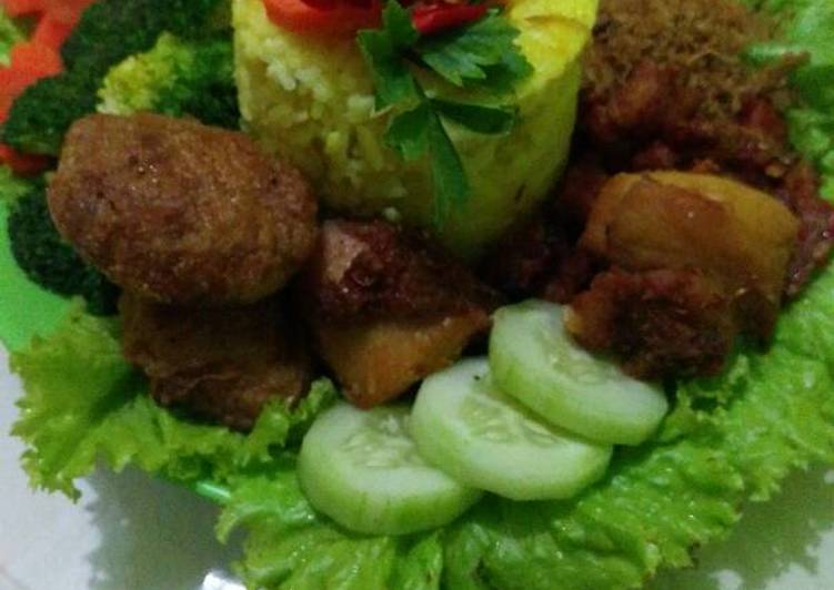 resep makanan Nasi Kuning Magicom (Tumpeng mini)