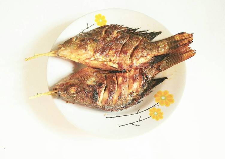 bahan dan cara membuat Ikan bakar pedas manis