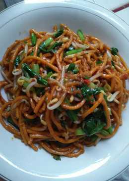 Mie lidi goreng (mie gomak)