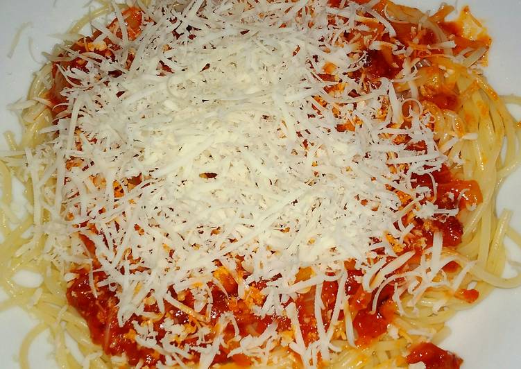 resep lengkap untuk Spaghetti Bolognese Simple