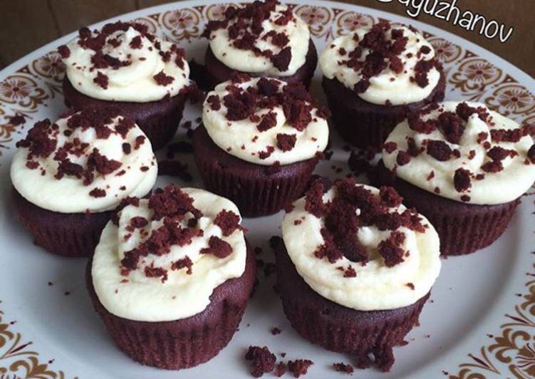 bahan dan cara membuat Red Velvet Cupcakes with Cream Cheese Frosting