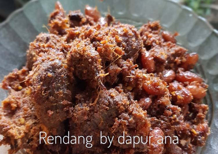 Rendang sapi dan kacang merah