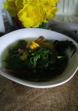 Sayur bening bayam, krokot, gedi petik halaman